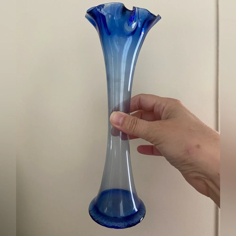 🖤 Vintage Cobalt Blue Hand Blown Glass 10” Tall Vase with Ruffled Edge